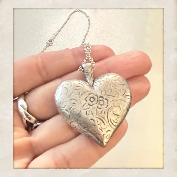 Vintage Oversized Etched Puffy Heart Pendant Necklace in Silver, 23” Long - Picture 5 of 6